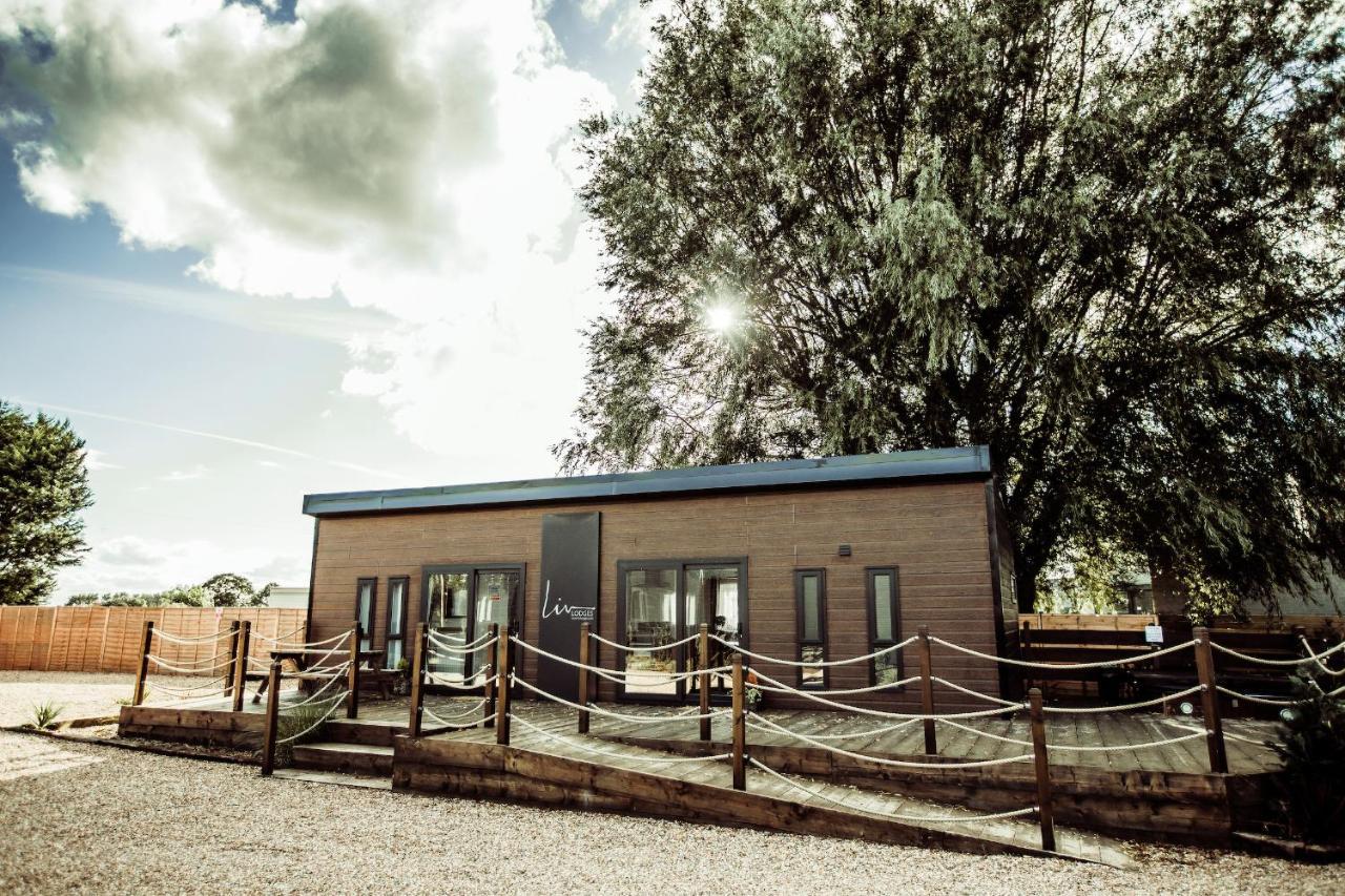 Black Bull Retreat, Barmston With Private Hot Tubs Driffield Esterno foto