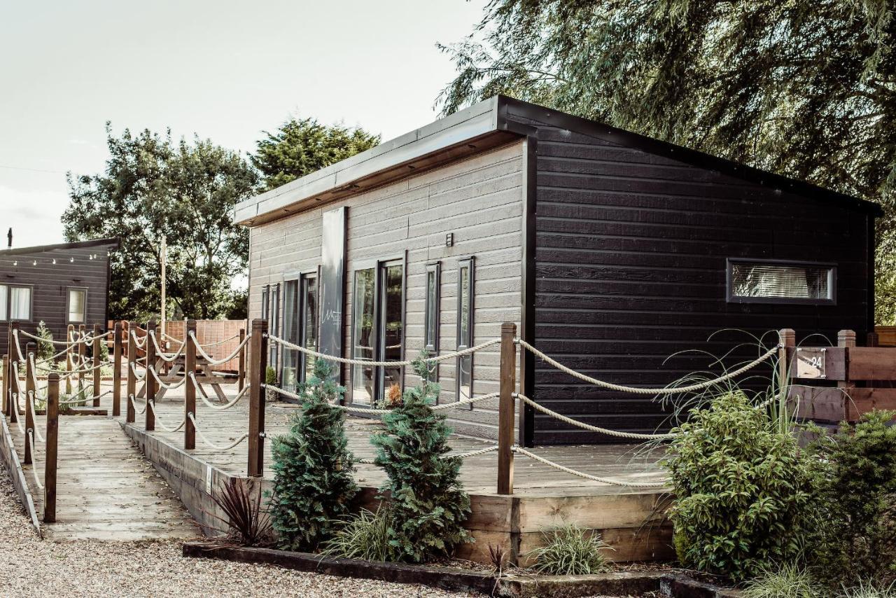 Black Bull Retreat, Barmston With Private Hot Tubs Driffield Esterno foto