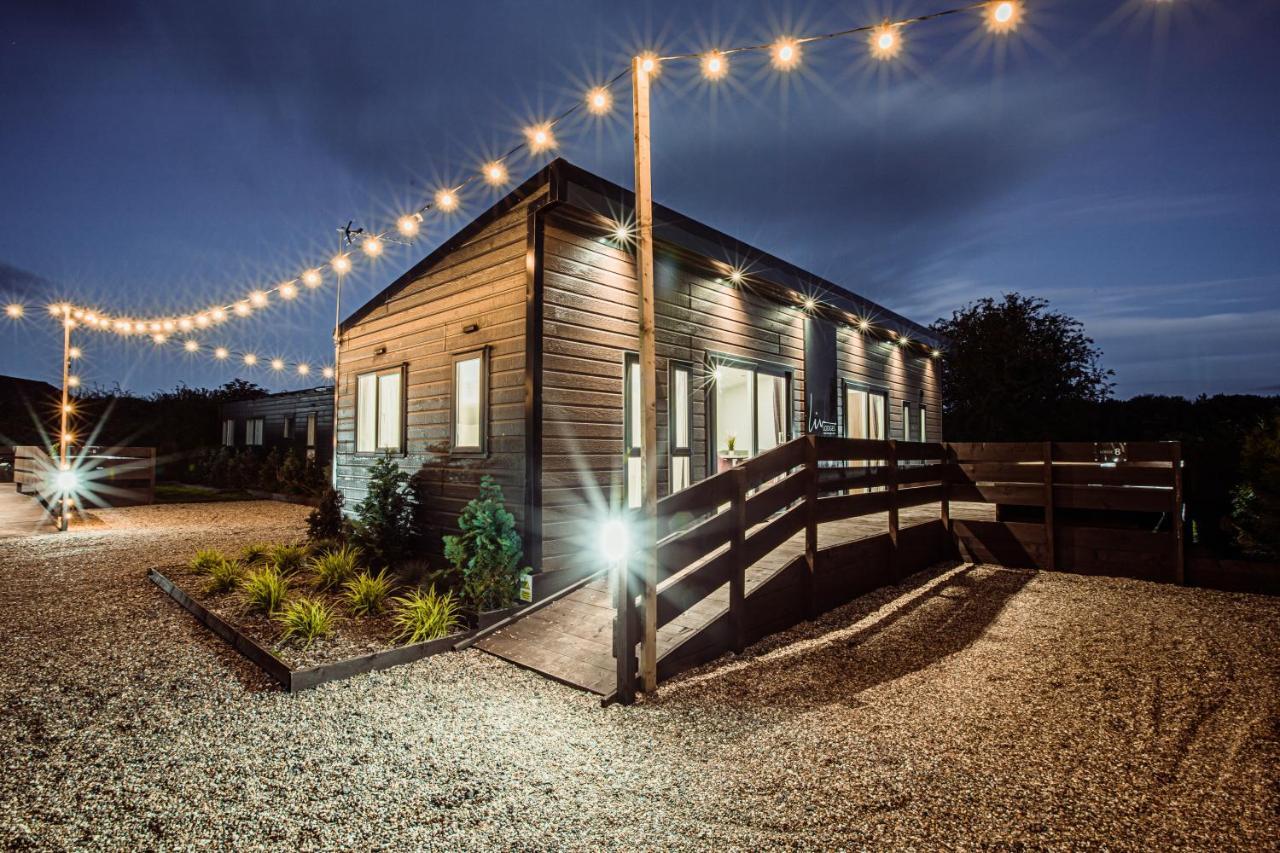 Black Bull Retreat, Barmston With Private Hot Tubs Driffield Esterno foto
