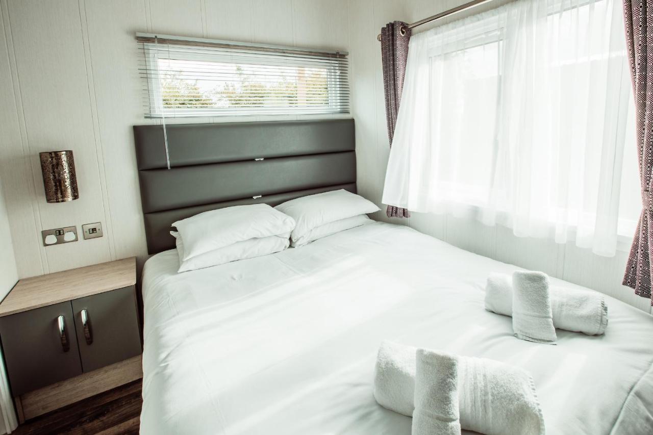 Black Bull Retreat, Barmston With Private Hot Tubs Driffield Esterno foto