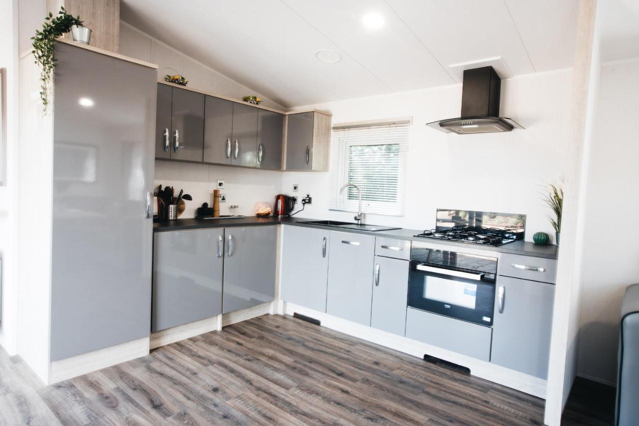 Black Bull Retreat, Barmston With Private Hot Tubs Driffield Esterno foto