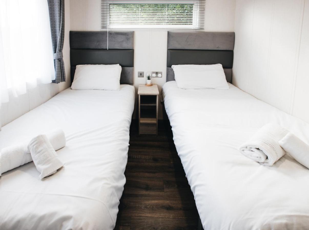 Black Bull Retreat, Barmston With Private Hot Tubs Driffield Esterno foto