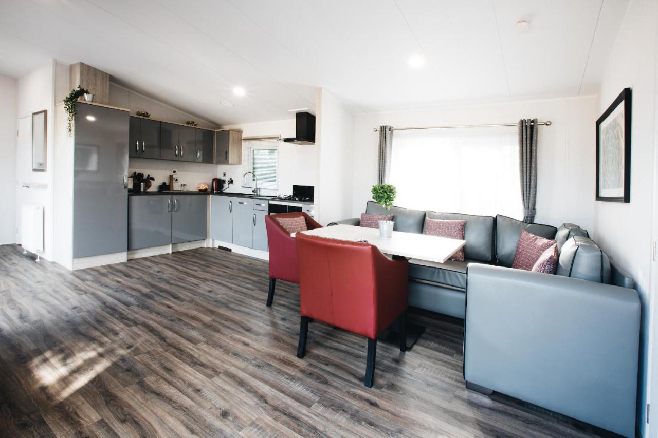 Black Bull Retreat, Barmston With Private Hot Tubs Driffield Esterno foto