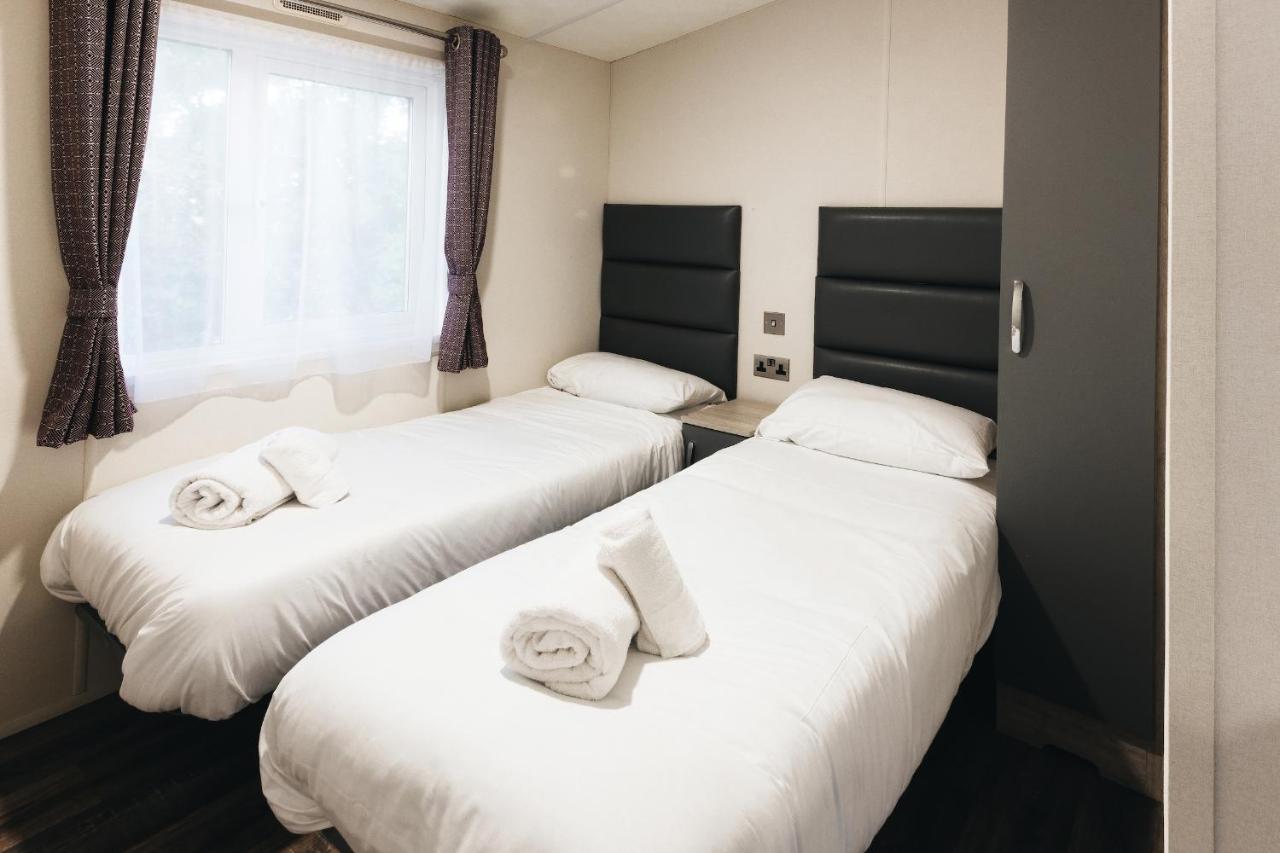 Black Bull Retreat, Barmston With Private Hot Tubs Driffield Esterno foto