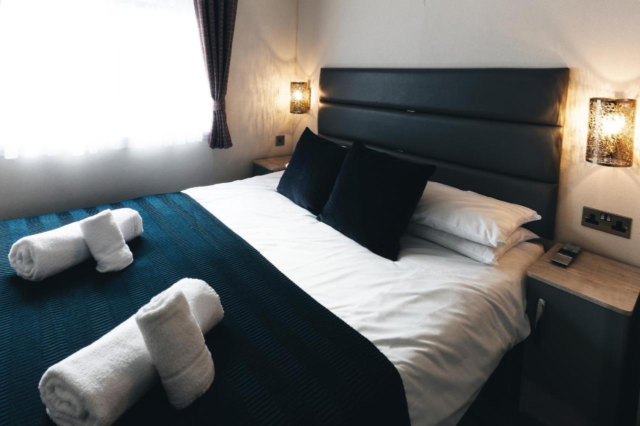 Black Bull Retreat, Barmston With Private Hot Tubs Driffield Esterno foto