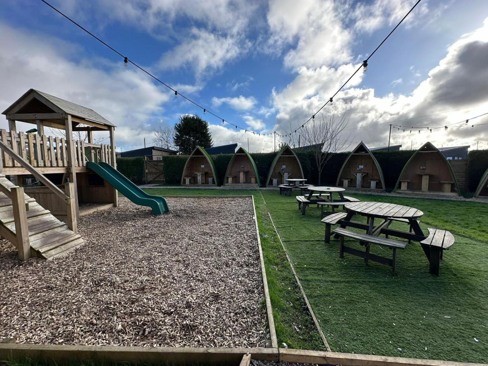 Black Bull Retreat, Barmston With Private Hot Tubs Driffield Esterno foto