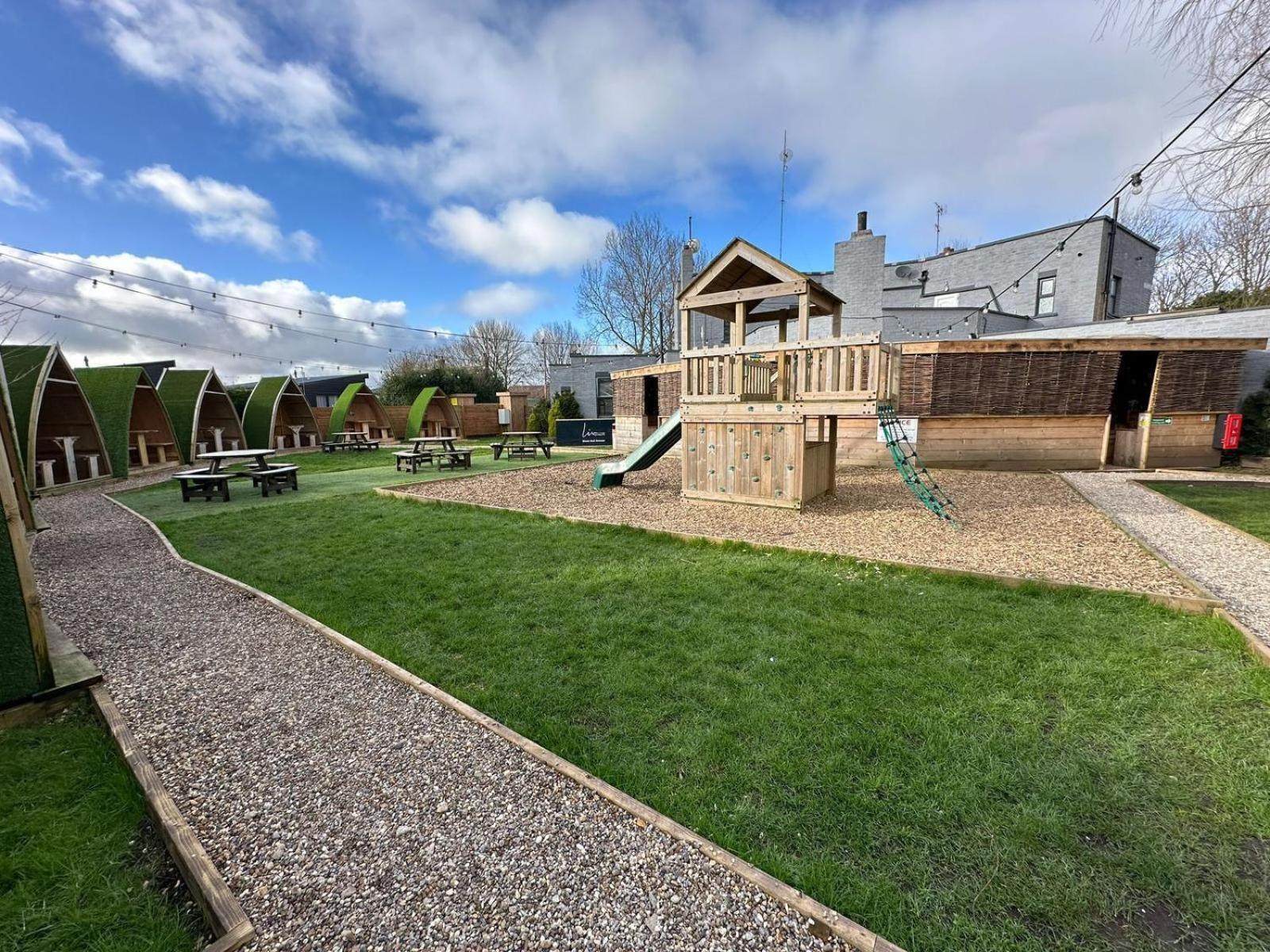 Black Bull Retreat, Barmston With Private Hot Tubs Driffield Esterno foto